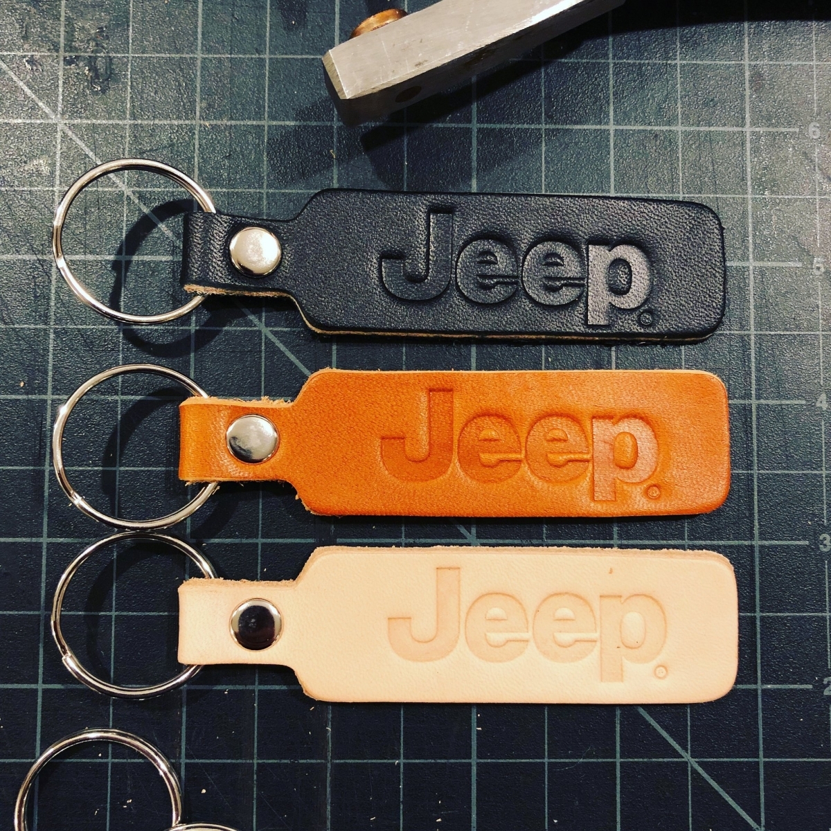 Portachiavi in pelle con logo JEEP