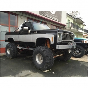 Chevrolet Silverado anno 1978 Big Foot pneumatici Super Swamper 44