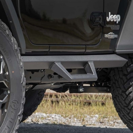 Pedane laterali Rough Country Drop Step per Jeep Wrangler JL 2 porte dal 2019 in poi
