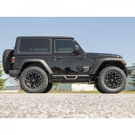 Pedane laterali Rough Country Drop Step per Jeep Wrangler JL 2 porte dal 2019 in poi