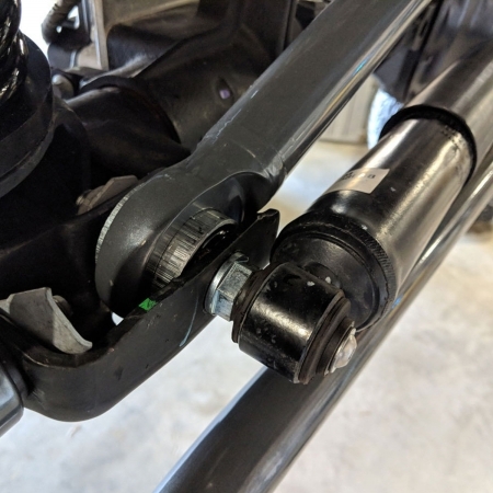 Rilocatore ammortizzatore di sterzo Synergy per Jeep Wrangler JL e Gladiator JT con kit tiranteria di sterzo Synergy