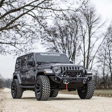 Paraurti anteriore Rough Country Trail Bumper per Jeep Wrangler JK, JL e Gladiator JT dal 2007 in poi