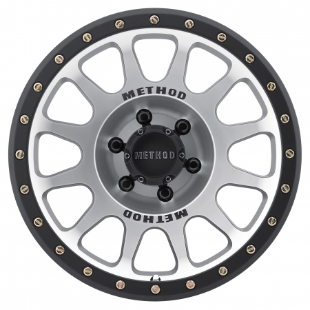 Cerchio in lega Method Race Wheels Street Series 305 17x8.5 per Jeep Wrangler JK e JL e Gladiator JT dal 2007 in poi