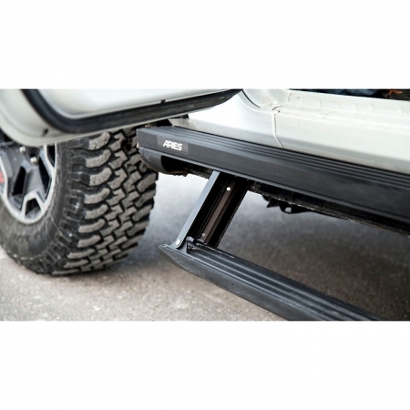 Pedane laterali Aries ActionTrac Elettriche per Jeep Wrangler JKU 4 porte - Immagine 3
