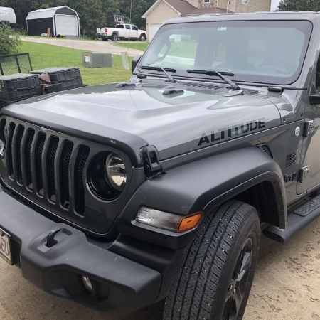 Deflettore Cofano AVS Aeroskin per Jeep Wrangler JL e Gladiator JT