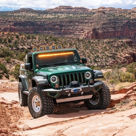 Fanali anteriori TacTik 9 con Halo DLR per Jeep Wrangler JL e Gladiator JT