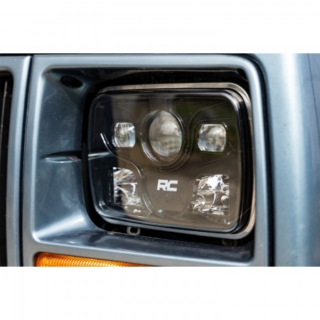 Fanali anteriori LED Rough Country 5x7 per Jeep Wrangler YJ e Cherokee XJ