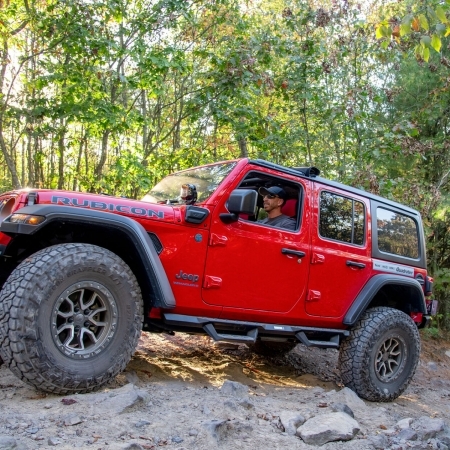Pedane Laterali Carnivore Dominion Drop Steps per Jeep Wrangler JLU 4 Porte dal 2019 in poi