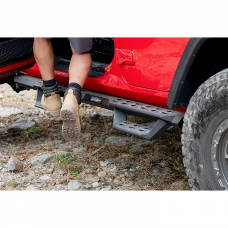 Pedane Laterali Carnivore Dominion Drop Steps per Jeep Wrangler JLU 4 Porte dal 2019 in poi