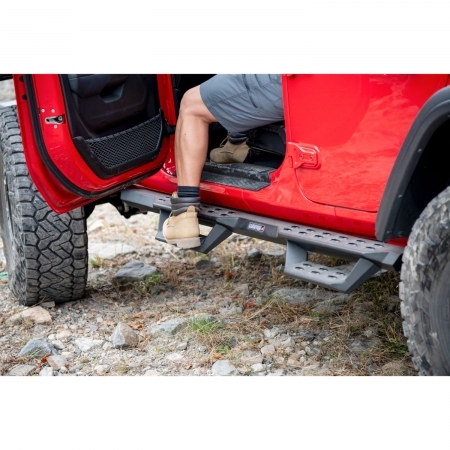 Pedane Laterali Carnivore Dominion Drop Steps per Jeep Wrangler JLU 4 Porte dal 2019 in poi