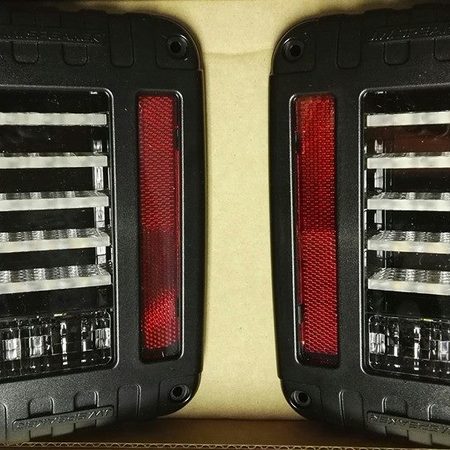 Fari posteriori a LED J.W. Speaker per Wrangler JK