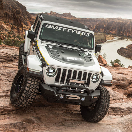 Paraurti anteriore Smittybilt  XRC Gen2 per Jeep Wrangler JL, JLU e Gladiator JT dal 2019 in poi